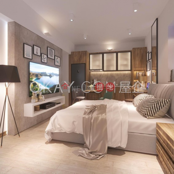HK$ 13M, 45 Seymour Road Western District, Luxurious 1 bedroom on high floor with rooftop | For Sale