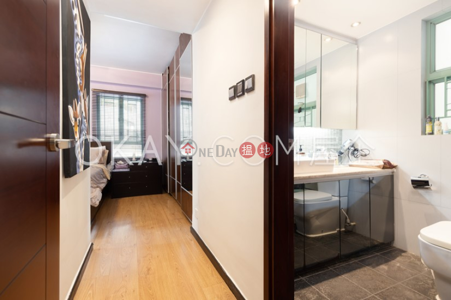 Gorgeous 3 bedroom in Mid-levels West | For Sale | 2 Seymour Road | Western District | Hong Kong Sales HK$ 13.5M