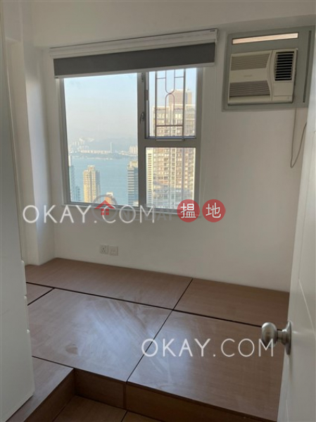 HK$ 25,000/ month | Golden Phoenix Court Western District | Unique 2 bedroom on high floor | Rental