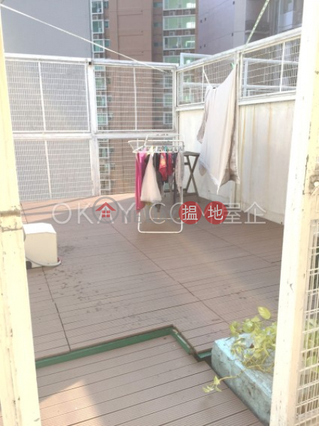 Cozy 3 bedroom on high floor with rooftop | For Sale | Belle House 佳景大廈 Sales Listings