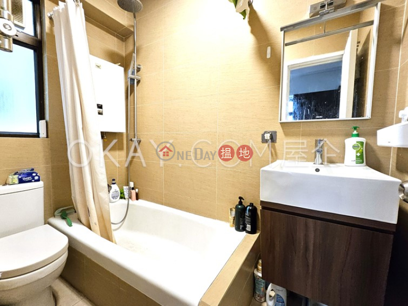 HK$ 15M | Hooley Mansion, Wan Chai District, Charming 2 bedroom in Happy Valley | For Sale