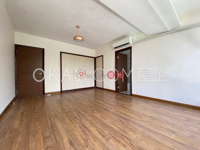 Rare 3 bedroom with balcony & parking | Rental | Pine Court Block A-F 翠峰園A-F座 Rental Listings