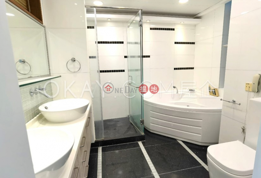 HK$ 135,000/ month Phase 1 Regalia Bay, Southern District | Lovely house with balcony | Rental