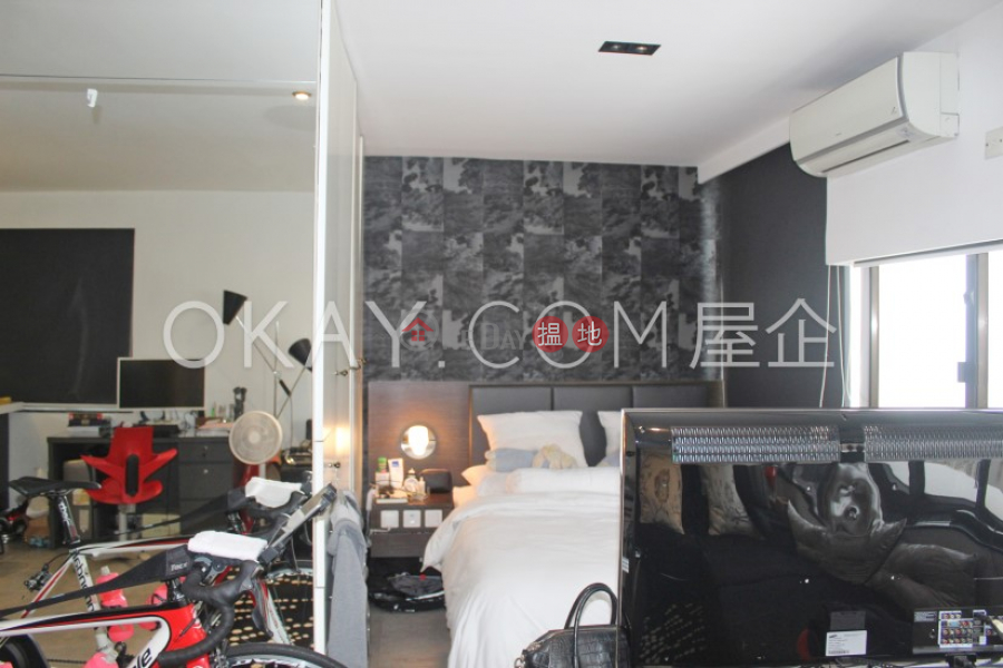 HK$ 28,000/ month | Robinson Crest Western District, Nicely kept high floor with sea views & rooftop | Rental