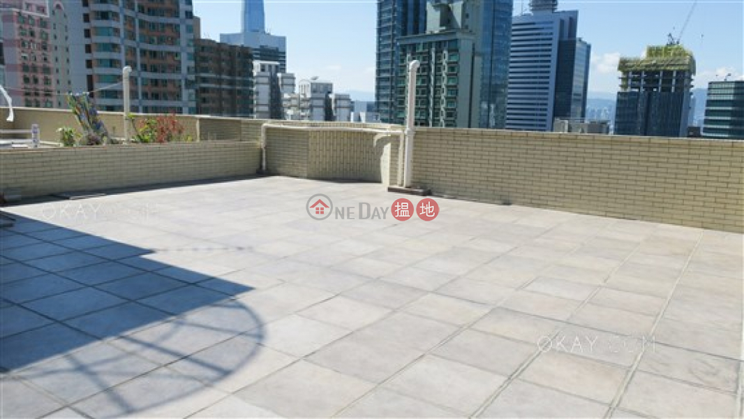 HK$ 68,000/ month Ewan Court, Eastern District Luxurious 3 bed on high floor with rooftop & balcony | Rental