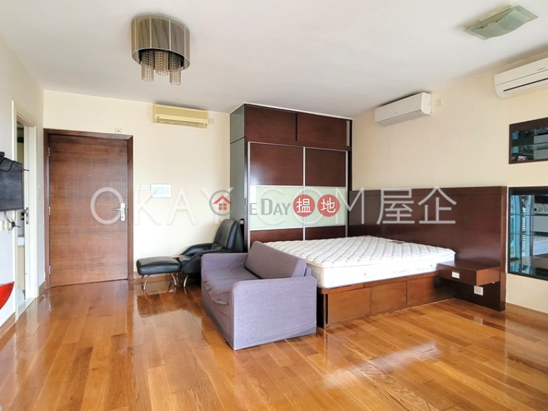 Cozy high floor with balcony | For Sale, 108 Hollywood Road | Central District Hong Kong Sales HK$ 9.38M