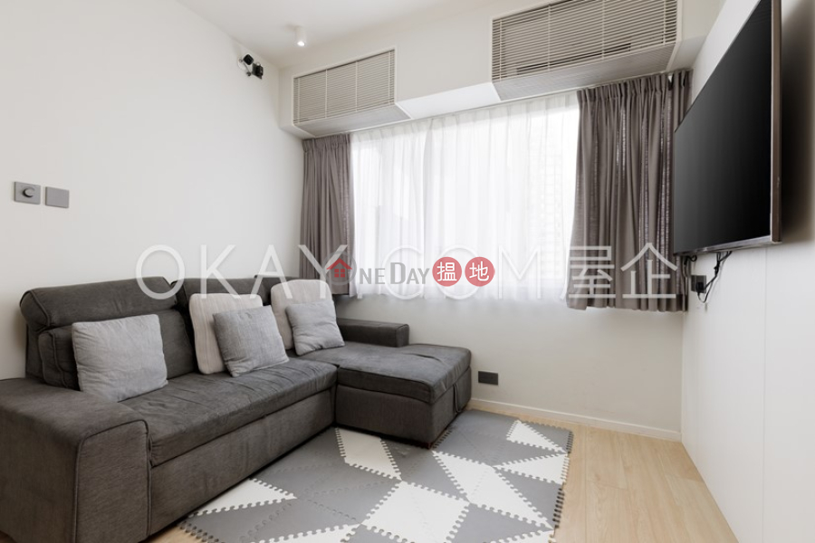 Nicely kept 2 bedroom in Wan Chai | Rental | Yue King Building 愉景樓 Rental Listings