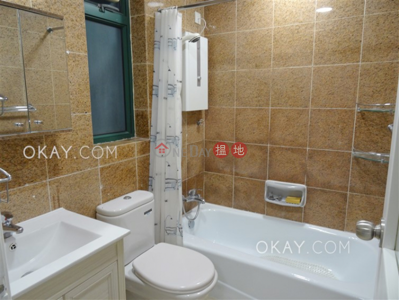 HK$ 37,000/ 月-俊傑花園-西區-3房2廁,極高層,連車位《俊傑花園出租單位》