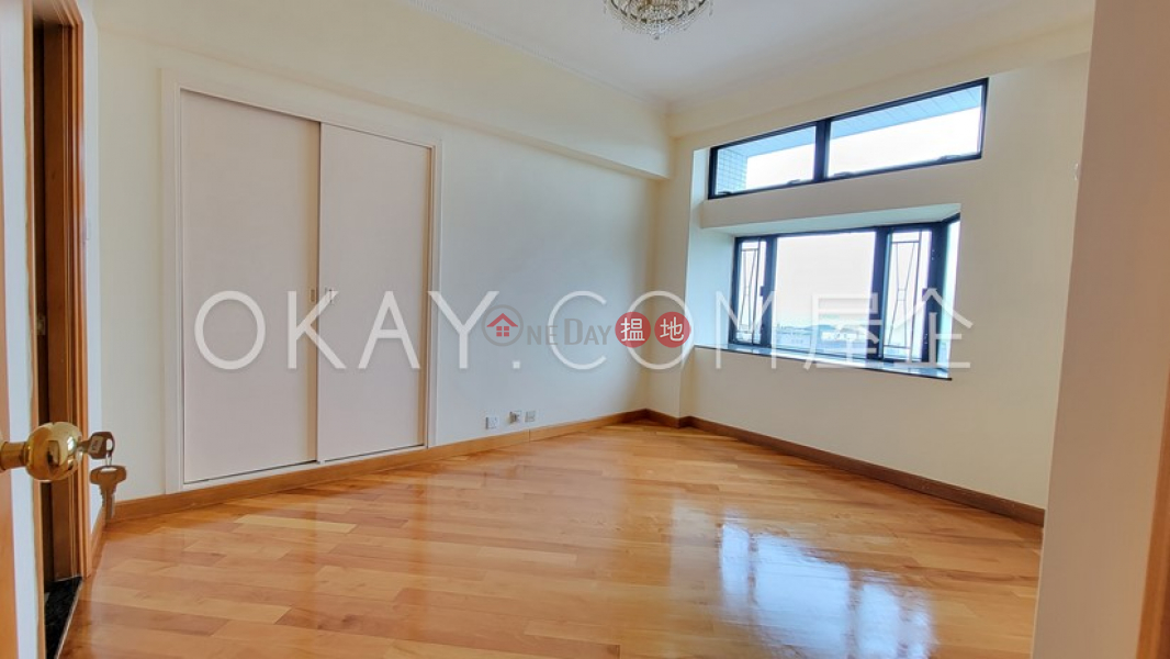 HK$ 78,000/ month Tower 2 37 Repulse Bay Road Southern District | Lovely 3 bedroom with sea views & parking | Rental