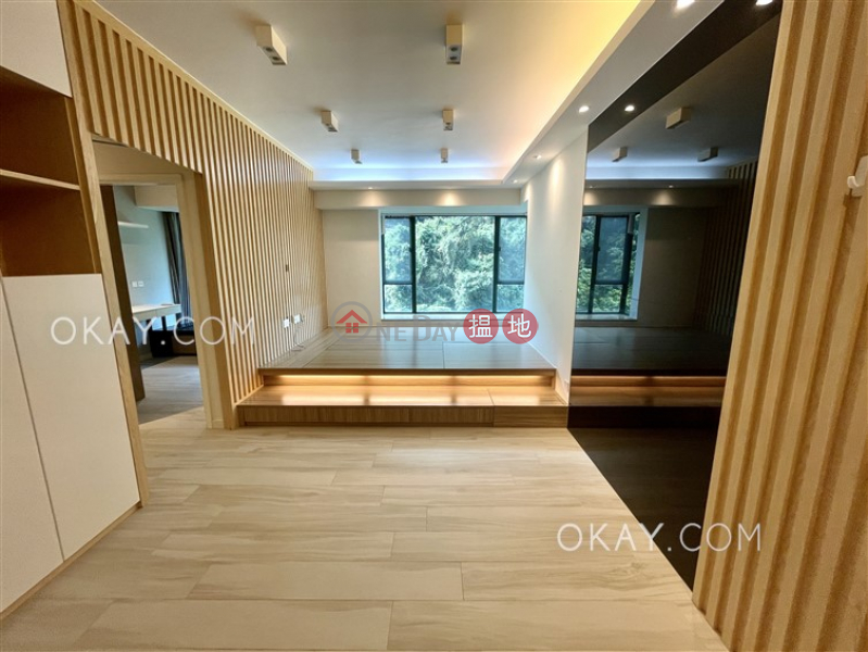 Unique 2 bedroom with parking | Rental, Hillsborough Court 曉峰閣 Rental Listings | Central District (OKAY-R21060)