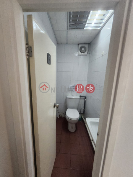 安居工商 何生 全包 企理裝修 3房1會議室 | 14 Hing Yip Street | Kwun Tong District, Hong Kong | Rental HK$ 26,500/ month