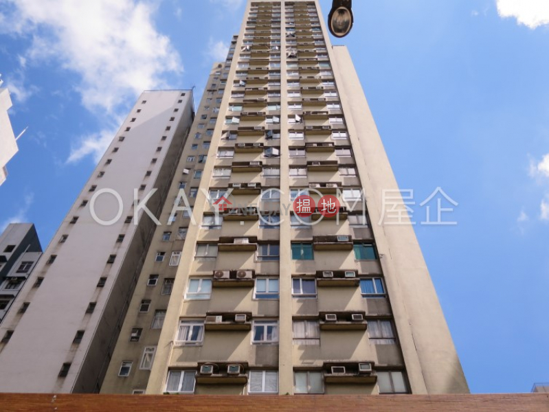 Charming 2 bedroom on high floor with harbour views | For Sale | Lockhart House Block B 駱克大廈 B座 Sales Listings