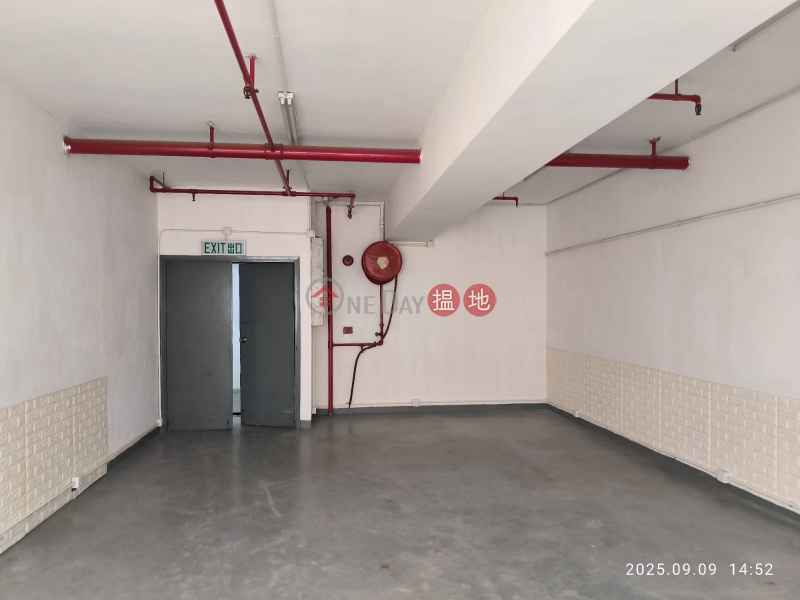 HK$ 7,600/ month Sun Hing Industrial Building, Tuen Mun, Warehouse office decoration