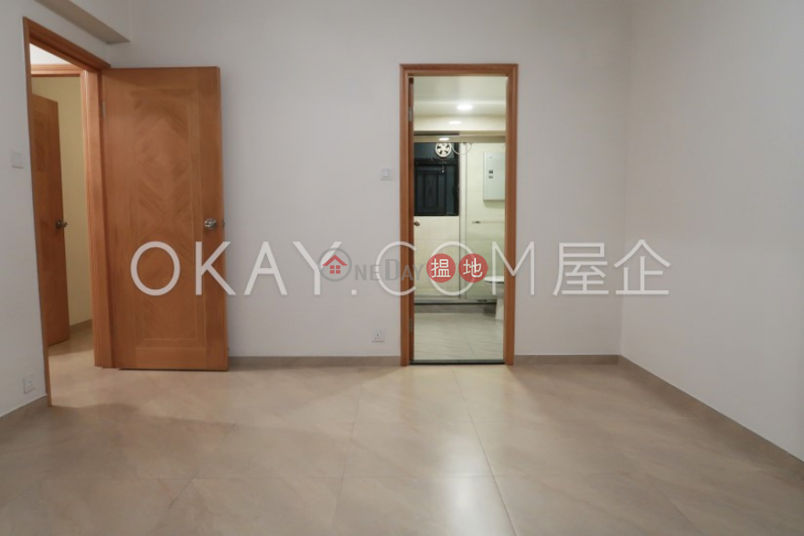 HK$ 25M, The Grand Panorama, Western District, Nicely kept 3 bedroom with parking | For Sale