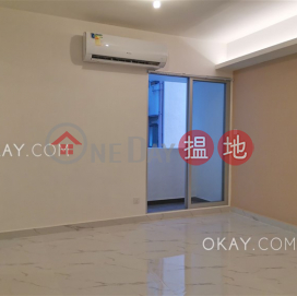 Generous 2 bedroom with balcony | Rental, Vienna Mansion 華納大廈 | Wan Chai District (OKAY-R179296)_0