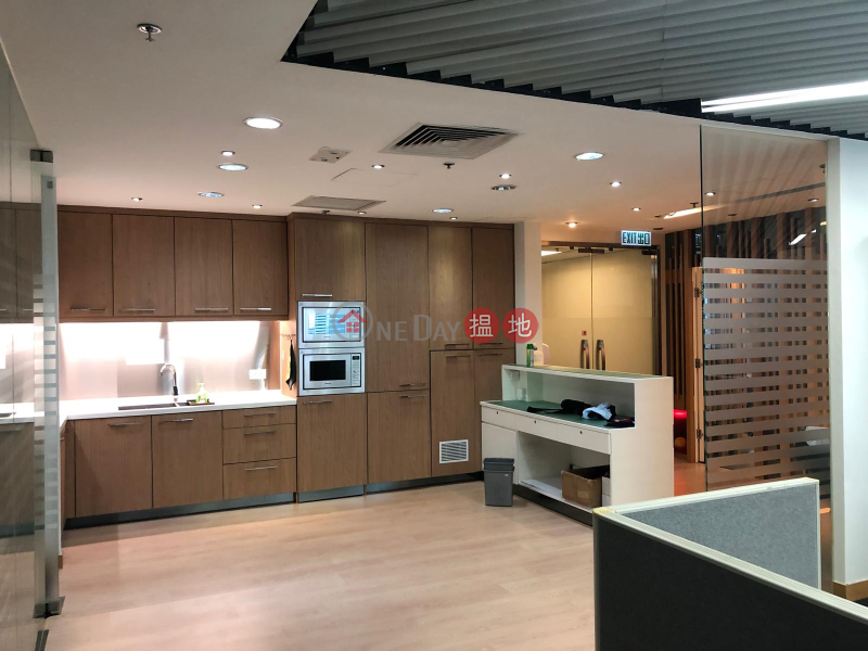 Stunning interior design, panoramic views, grand lobby. | Ever Gain Plaza Tower 1 永得利廣場座 1座 Sales Listings