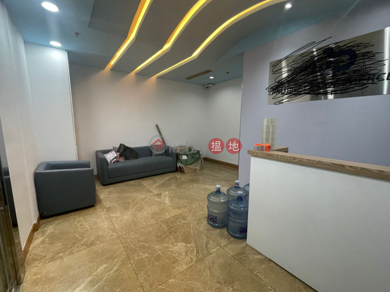Kwai Chung Kwai Tak Industrial Center: Bright And Quite New Office Deco With Distinct Partitions | Kwai Tak Industrial Centre 葵德工業中心 Rental Listings