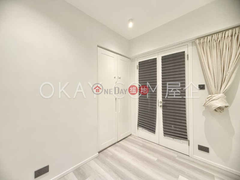 Nicely kept 2 bedroom in Wan Chai | For Sale | Yue King Building 愉景樓 Sales Listings