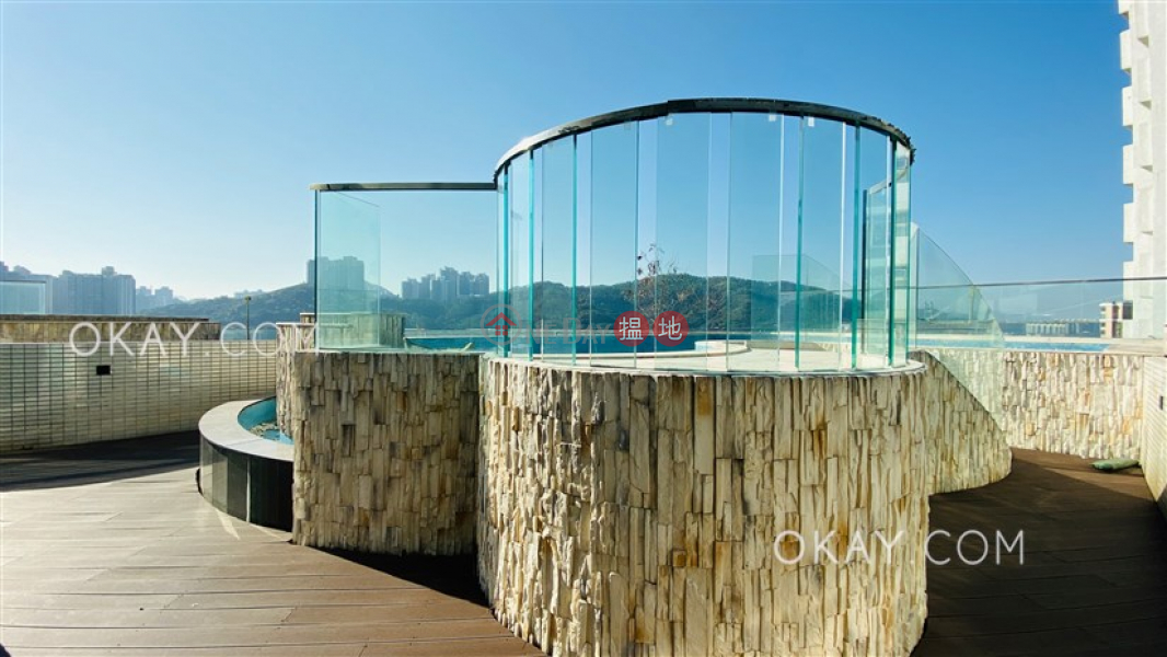 HK$ 33,800/ month | One Kowloon Peak, Tsuen Wan Tasteful 3 bedroom with sea views, terrace & balcony | Rental