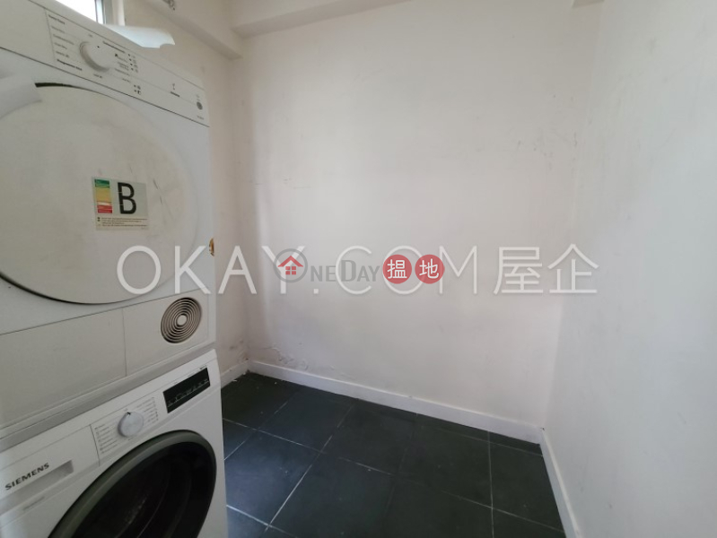 Efficient 3 bedroom with parking | For Sale | Monticello 滿峰台 Sales Listings