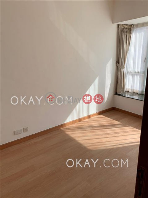 Popular 3 bedroom with balcony & parking | For Sale | 2 Park Road 柏道2號 _0