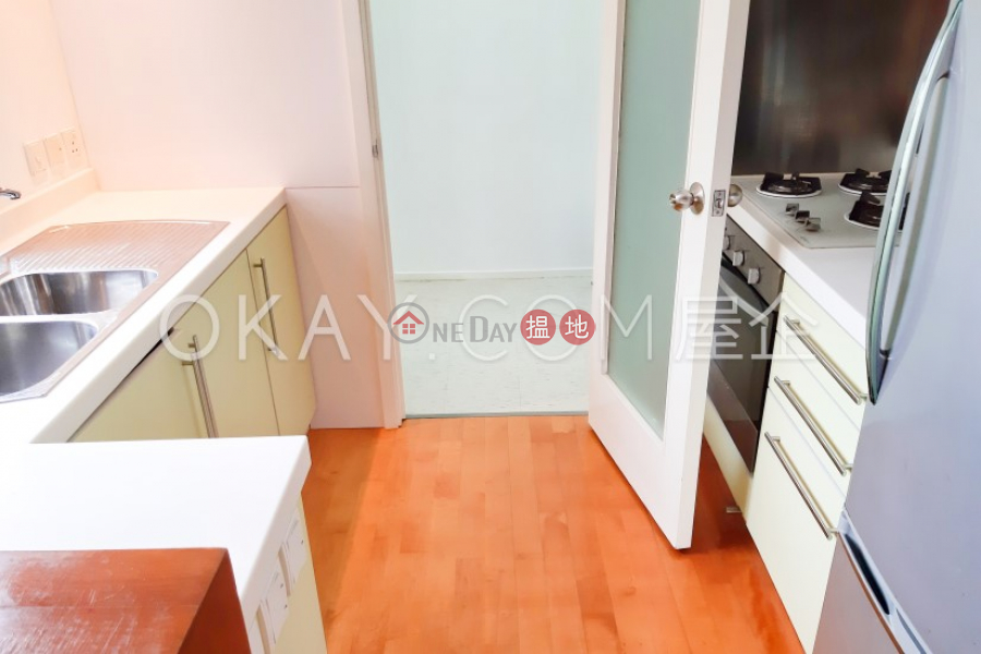 Efficient 3 bedroom with balcony & parking | Rental | San Francisco Towers 金山花園 Rental Listings