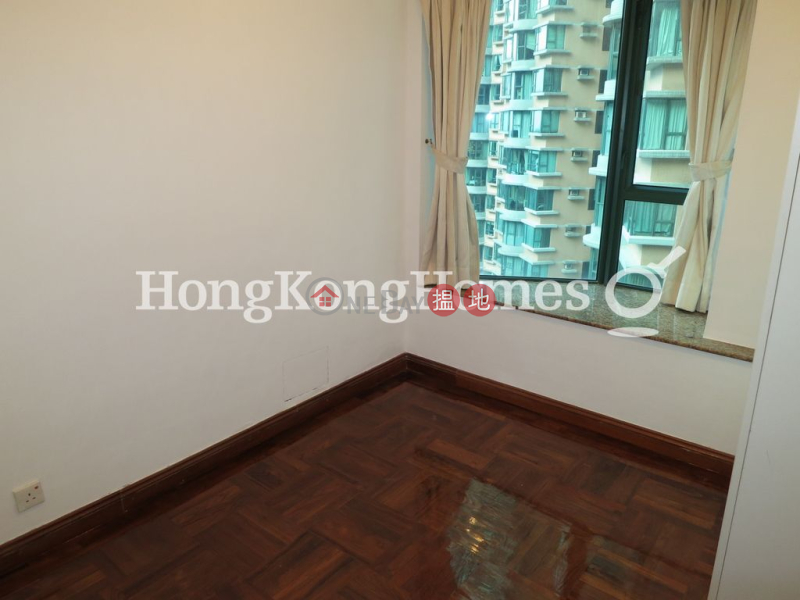 Property Search Hong Kong | OneDay | Residential Rental Listings | 3 Bedroom Family Unit for Rent at Hillsborough Court