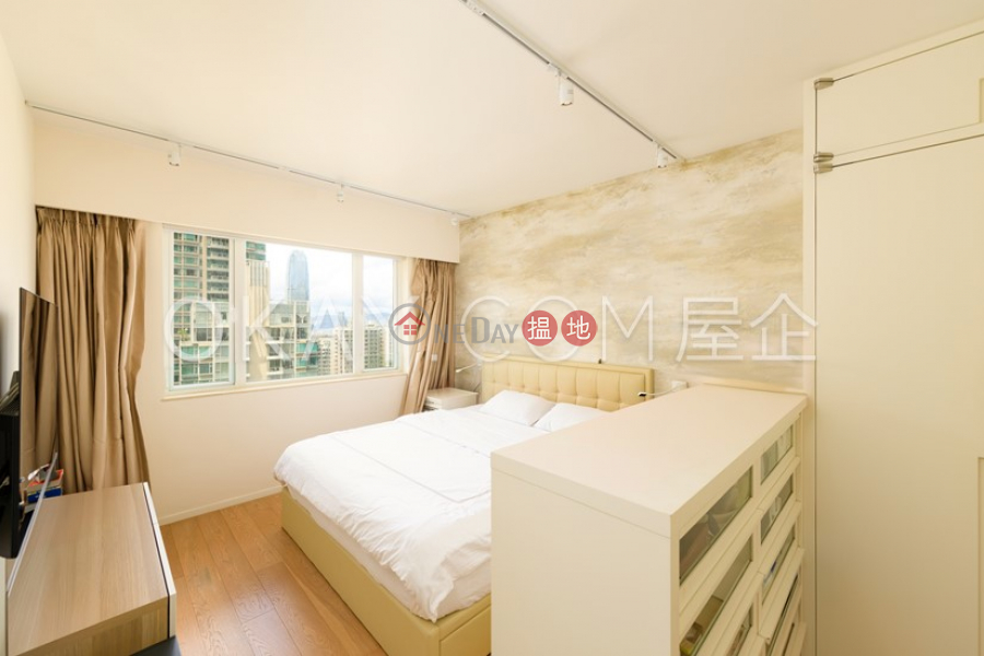 HK$ 37M, Pearl Gardens | Western District, Efficient 4 bed on high floor with balcony & parking | For Sale