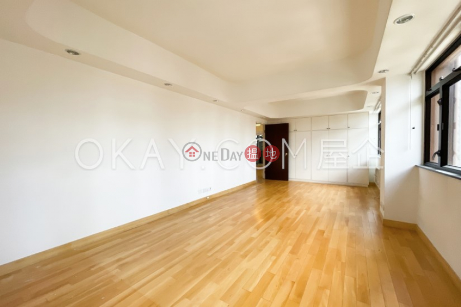 HK$ 32M, East Sun Mansion Western District | Stylish 3 bedroom on high floor with parking | For Sale