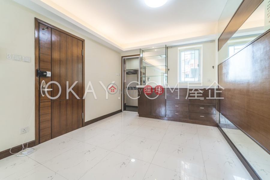 HK$ 28,000/ month Royal Court | Wan Chai District | Elegant 3 bedroom with balcony & parking | Rental
