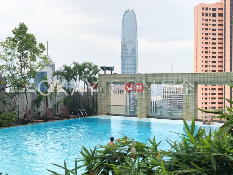 HK$ 131,500/ month, Queen\'s Garden, Central District Beautiful 2 bed on high floor with balcony & parking | Rental