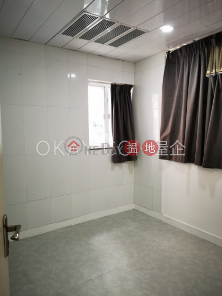HK$ 9.5M, 14 Tai Yuen Street Wan Chai District Generous 2 bedroom on high floor with rooftop | For Sale