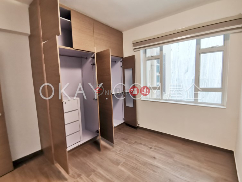 HK$ 19.8M | Se-Wan Mansion Wan Chai District, Elegant 3 bedroom with parking | For Sale