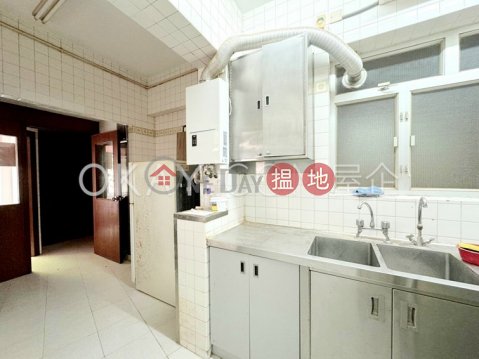 Lovely 3 bedroom with balcony & parking | For Sale | United Mansion 騰黃閣 _0