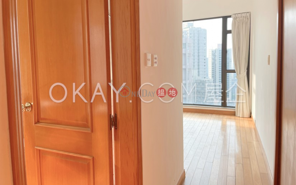 Stylish 3 bedroom in Mid-levels Central | For Sale | Fairlane Tower 寶雲山莊 Sales Listings