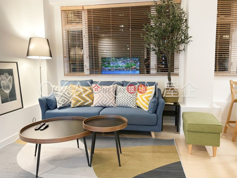 Generous 1 bedroom in Wan Chai | Rental, Kar Yau Building 嘉佑大廈 Rental Listings | Wan Chai District (OKAY-R292264)