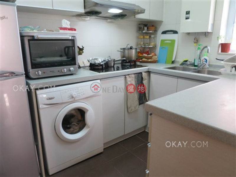 HK$ 13.7M | 57 King\'s Road Wan Chai District Rare 3 bedroom on high floor with rooftop | For Sale