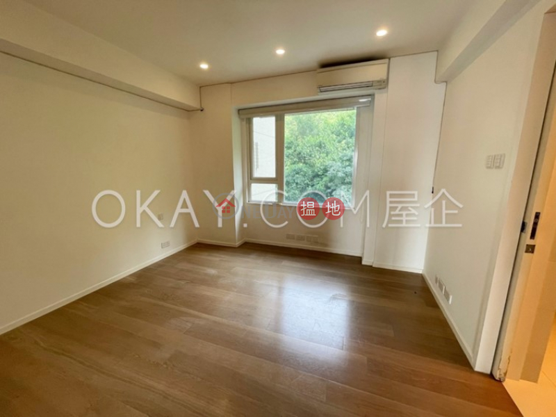 Efficient 3 bedroom with balcony & parking | For Sale | Twin Brook 雙溪 Sales Listings