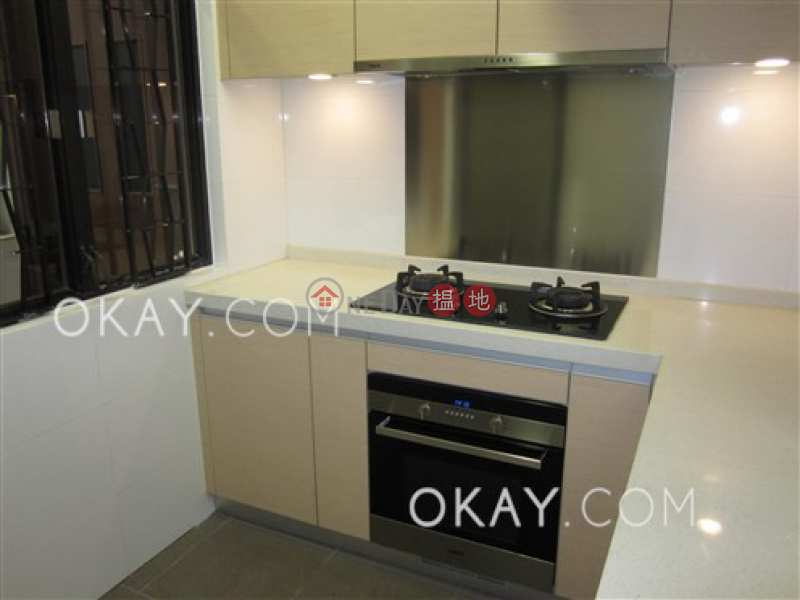 Lovely 3 bedroom with balcony & parking | Rental | 89 Blue Pool Road 藍塘道89 號 Rental Listings