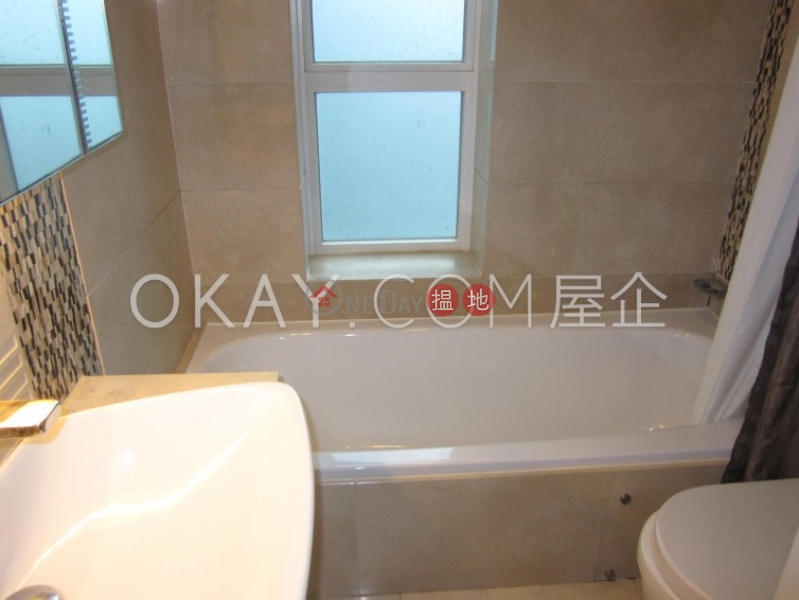 Gorgeous 3 bedroom with balcony & parking | Rental | 18 Conduit Road 干德道18號 Rental Listings