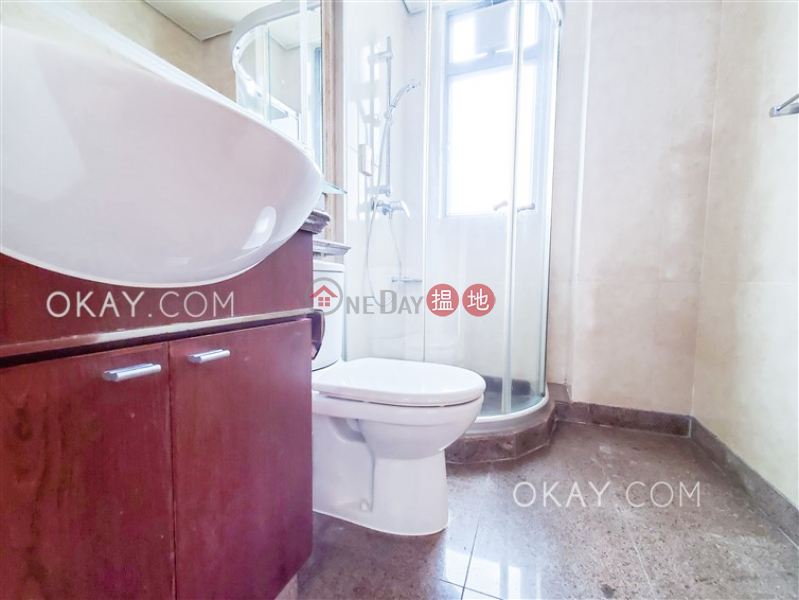 HK$ 39,000/ month, 2 Park Road, Western District | Popular 3 bedroom with balcony | Rental
