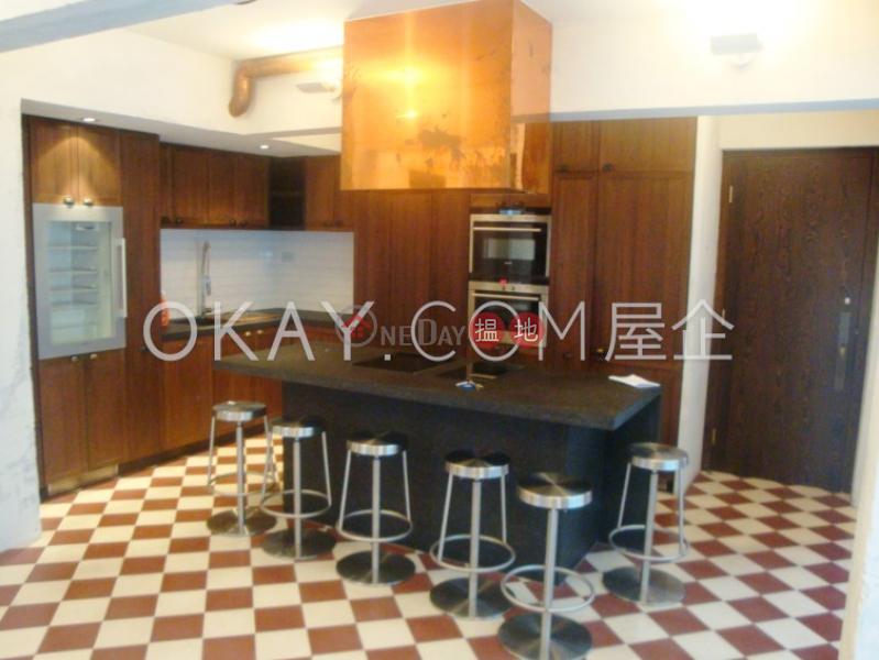 Unique 2 bedroom with terrace & balcony | Rental | 40-42 Circular Pathway 弓絃巷40-42號 Rental Listings