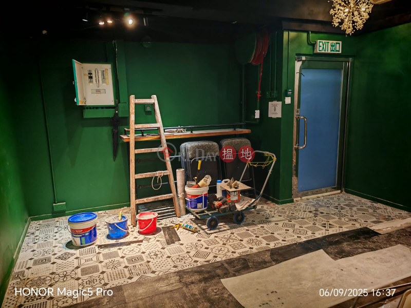 Hoi Luen Industrial Centre | Middle, Industrial | Rental Listings, HK$ 17,000/ month