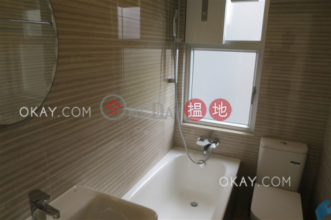 Rare 2 bedroom in Mid-levels West | For Sale | Fair Wind Manor 輝永大廈 _0