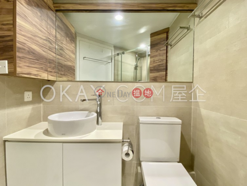 Tasteful 2 bedroom in Wan Chai | Rental, Convention Plaza Apartments 會展中心會景閣 Rental Listings | Wan Chai District (OKAY-R21166)