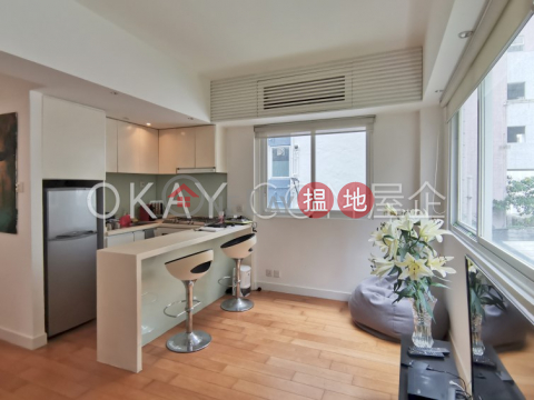 Nicely kept 1 bedroom with rooftop | For Sale | Sun Fat Building 新發樓 _0