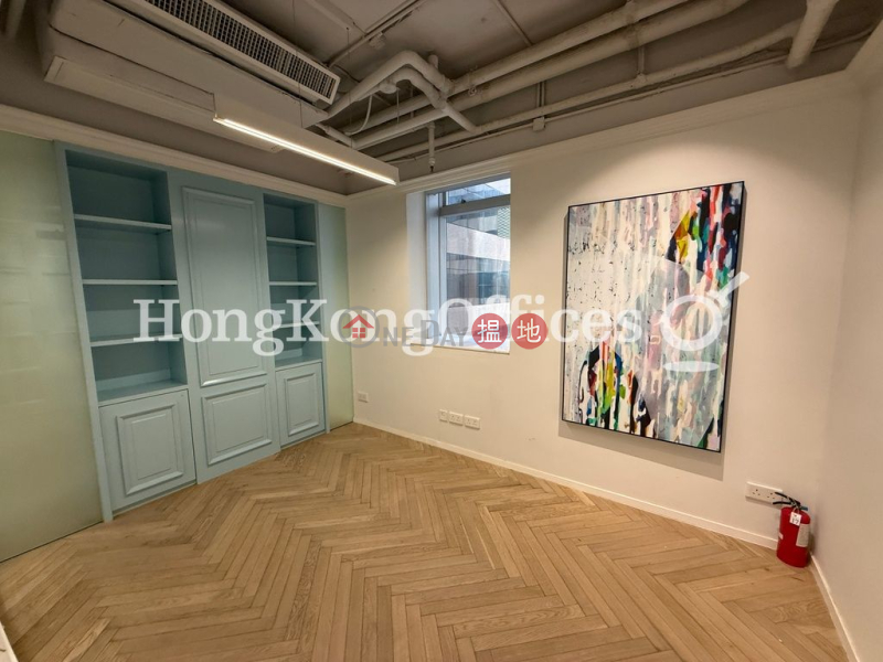 Office Unit for Rent at New World Tower, New World Tower 新世界大廈 Rental Listings | Central District (HKO-65255-ACHR)
