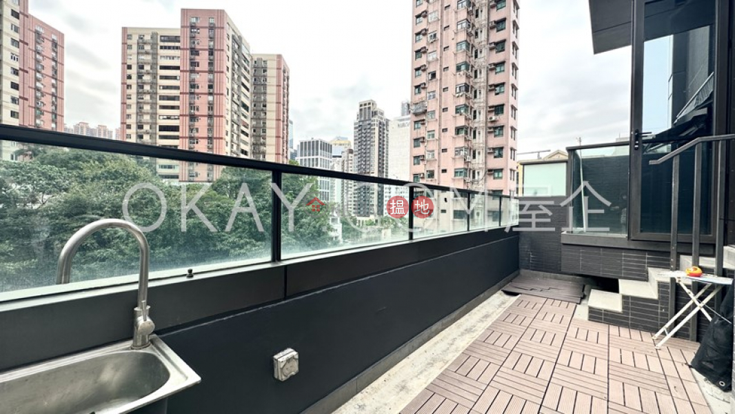 Popular 2 bedroom with balcony | Rental, Jones Hive 雋琚 Rental Listings | Wan Chai District (OKAY-R293383)