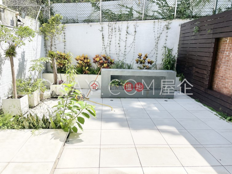 HK$ 55,000/ month Las Pinadas, Sai Kung Elegant house with terrace & parking | Rental