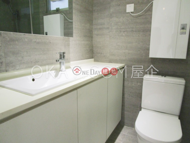 HK$ 63,000/ month POKFULAM COURT, 94Pok Fu Lam Road, Western District | Efficient 3 bedroom with balcony & parking | Rental
